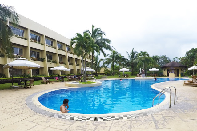 swimming pool taal vista hotel