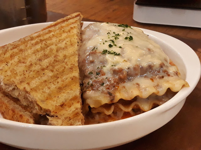 toasted bread with baked lasagna 