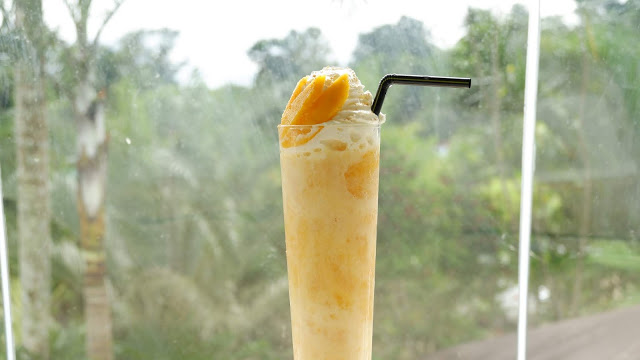 ripe mango shake